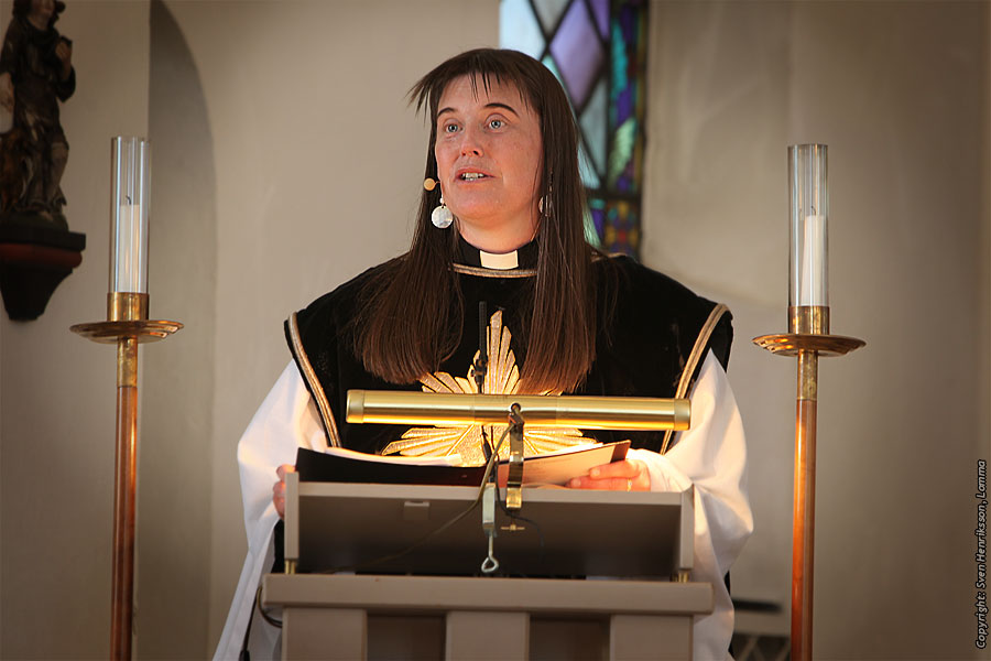 Lite data om bilden:
Plats: Lomma Kyrka
Datum: 2009-04-10
Utrustning: Canon EOS 5D Mk II + EF 70-200
Karin Riberth Persson i Lomma Kyrka Foto minnesbild.com