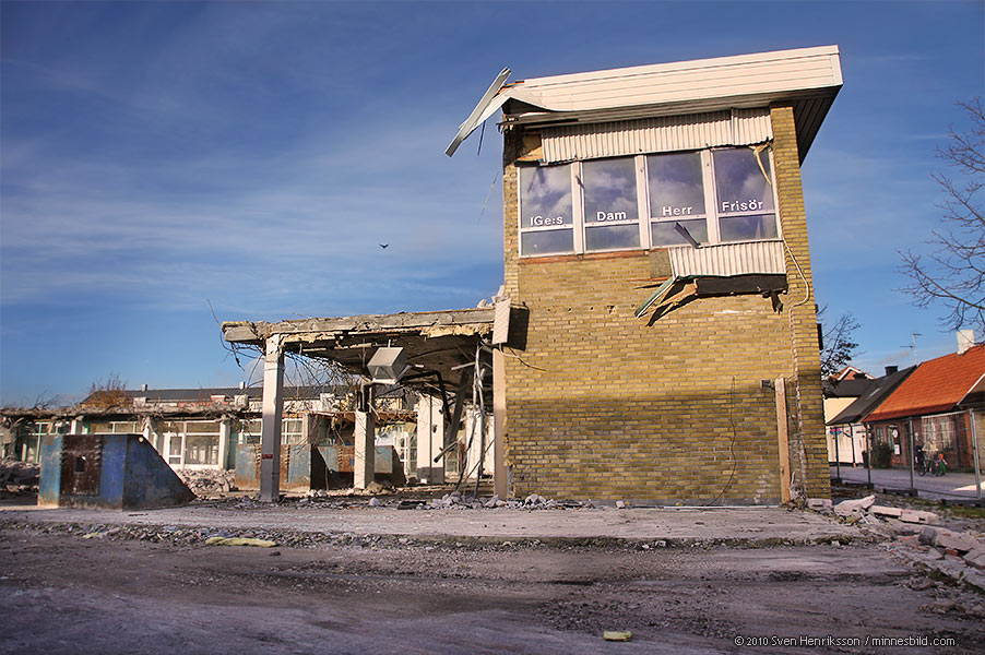 Centrumhuset i Lomma rivs,