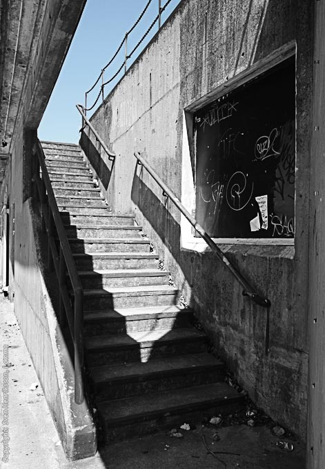 Lite data om bilden:
Plats: Kockumsområdet, Malmö
Datum: 2008-07-02
Utrustning: Canon EOS 350D + EF-S 17-55mm
Västra stapelbädden vid Kockums i Malmö