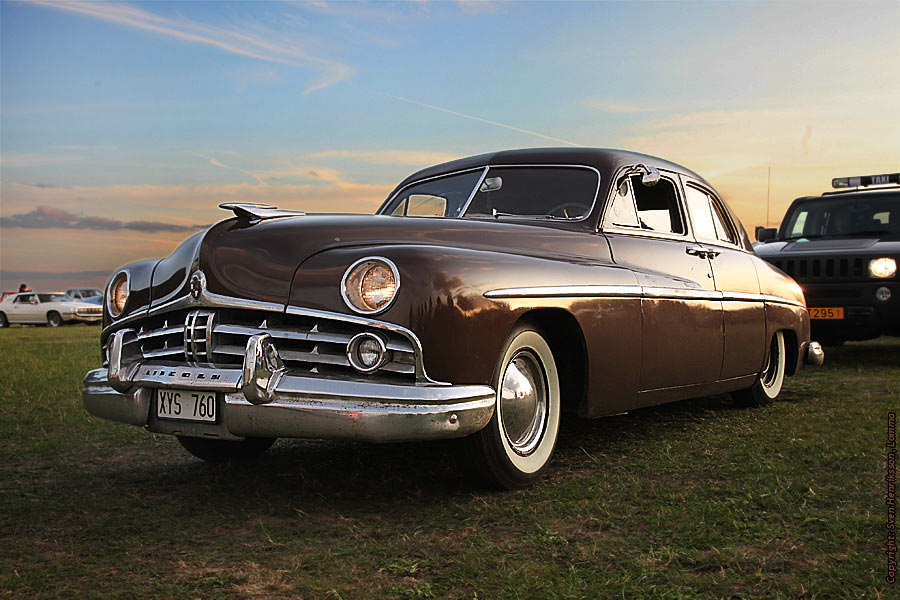 Lite data om bilden:
Plats: Vikingatider, Löddeköpinge
Datum: 2009-08-18
Utrustning: Canon EOS 5D + EF 24-105mm f4
Lincoln. Motorträff eller tisdagsträff i Löddeköpinge. Foto: Sven Henriksson, minnesbild.com