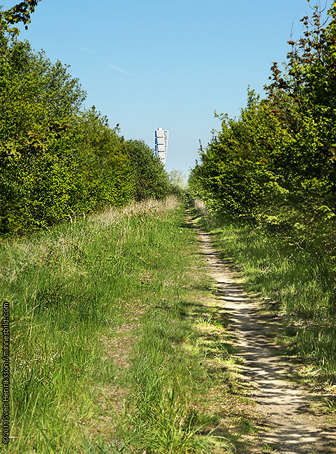 Lite data om bilden:
Datum: 2011-05-09
Utrustning: Canon EOS-1D MkIV + EF 24-105 F4.0
Malmö-Limhamns järnväg kallad sillabanan, Gamla Malmöbilder av Sven Henriksson, minnesbild.com