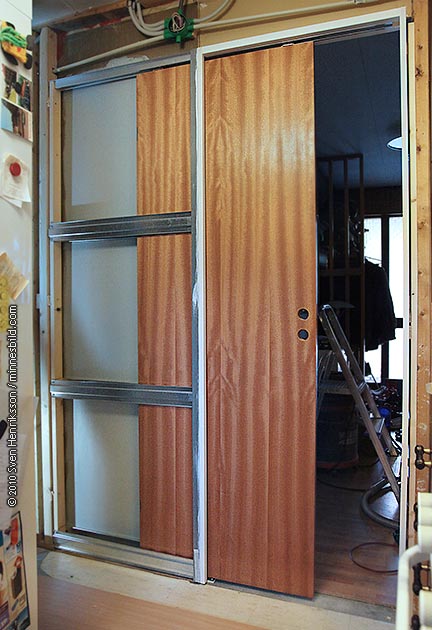 Skjutd�rrskassetten p� plats