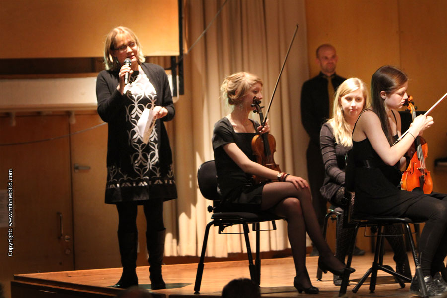Rektor Anna Cronberg hlsar alla vlkomna till LELs vrkonsert